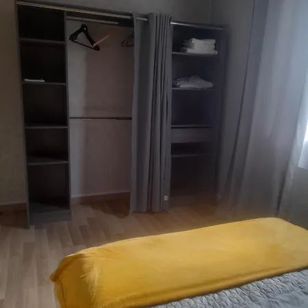 Le Zébresse Сasa de vacaciones Combrand